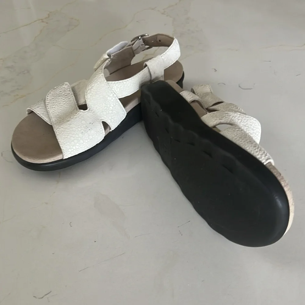 SAS women sandals color: white                       Size: 6.5 M - Picture 5 of 12